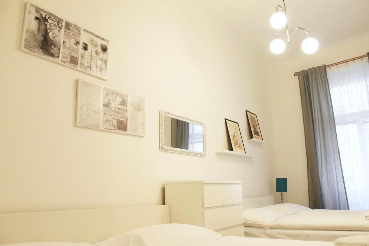 Modern Apartment Ve Smeckach 28 Прага Екстериор снимка
