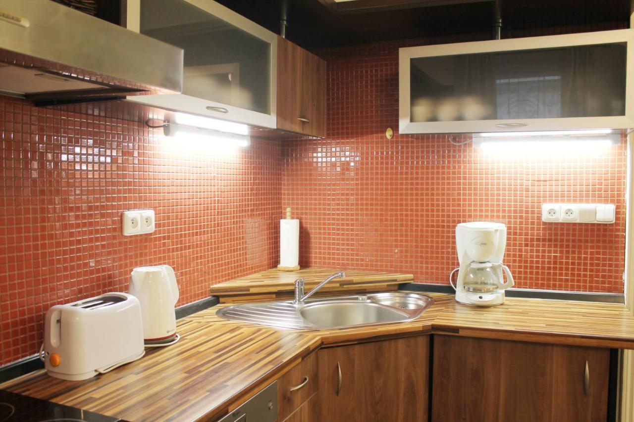 Modern Apartment Ve Smeckach 28 Прага Екстериор снимка