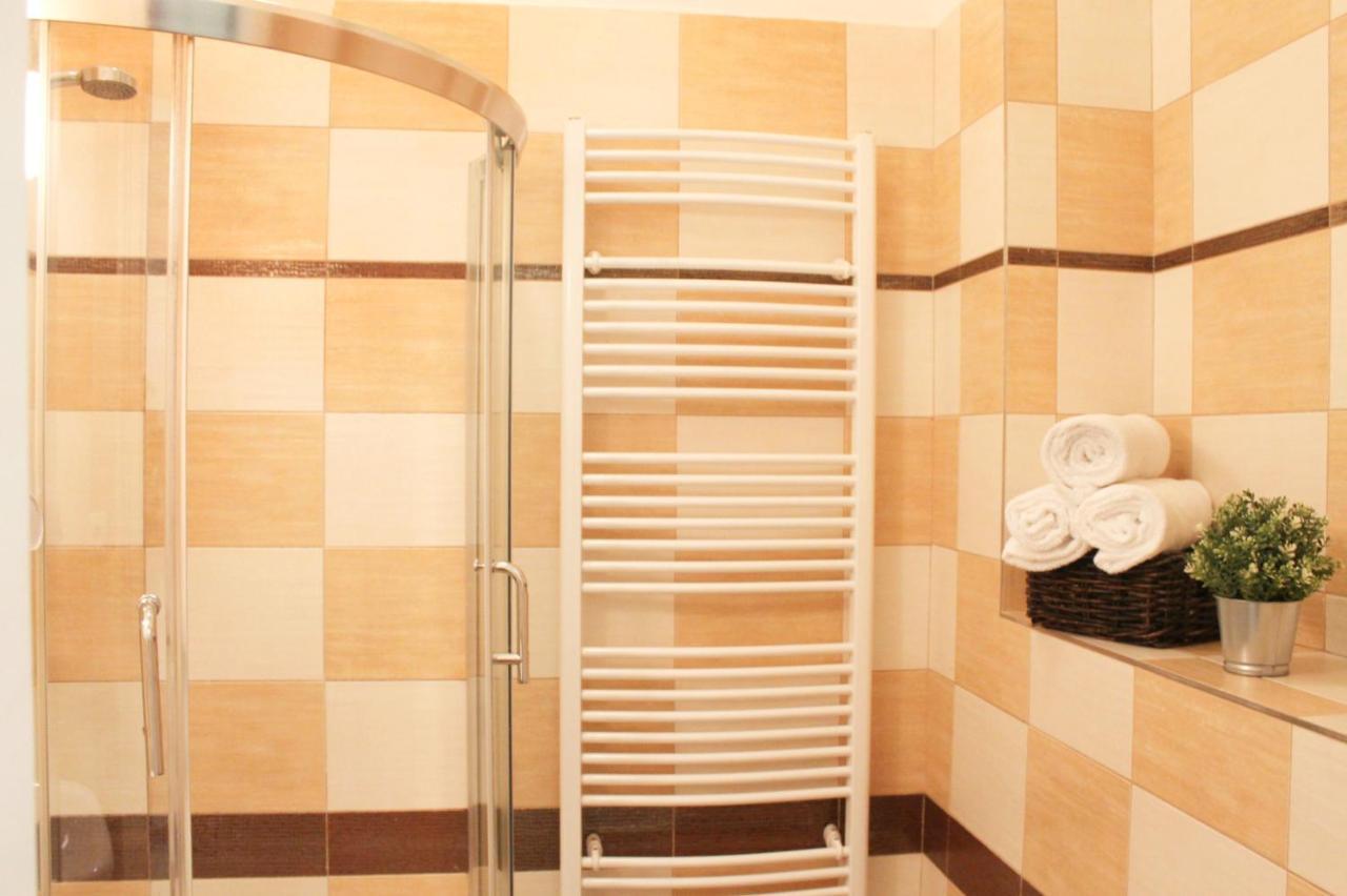 Modern Apartment Ve Smeckach 28 Прага Екстериор снимка