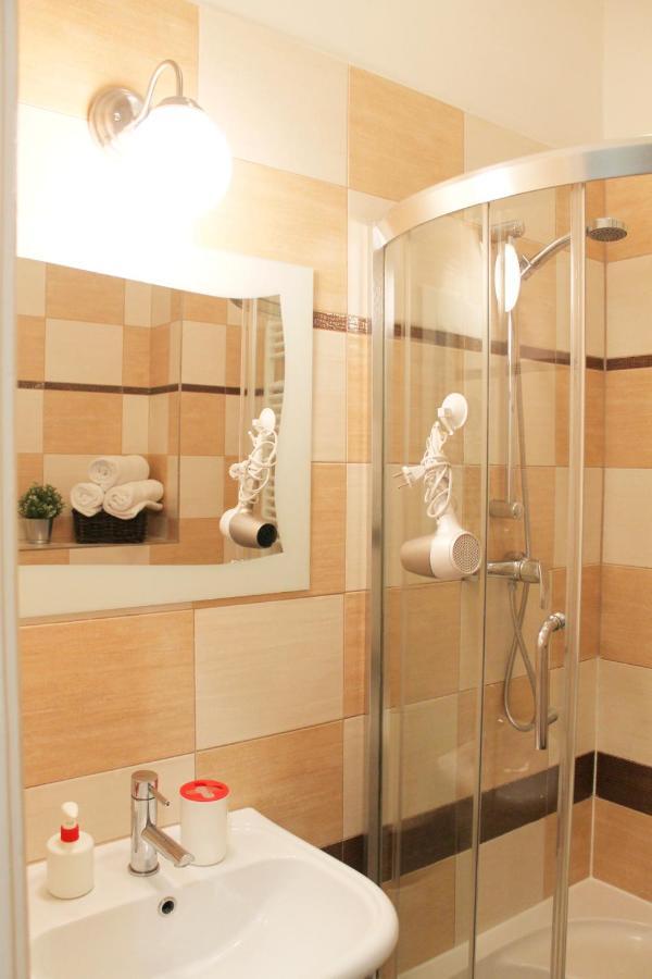 Modern Apartment Ve Smeckach 28 Прага Екстериор снимка